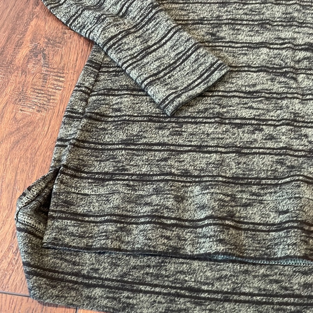 Stitch Fix Tunic - size small - Picture 4 of 6